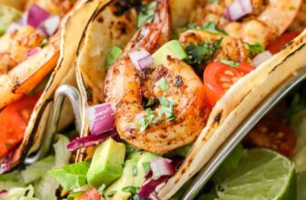 Shrimp Tacos with lime