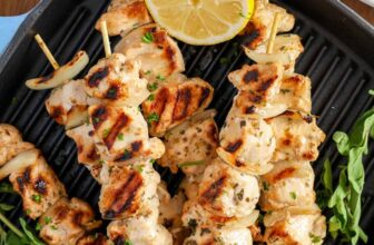 cooked chicken souvlaki on a grill pan
