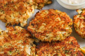 Easy Crab Cakes with lemon