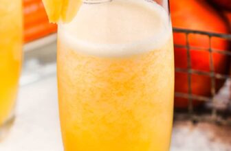 Easy Crab Cakes with lemon