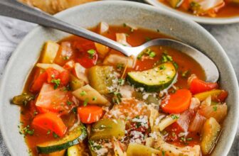 Easy Marinara Sauce in a pot