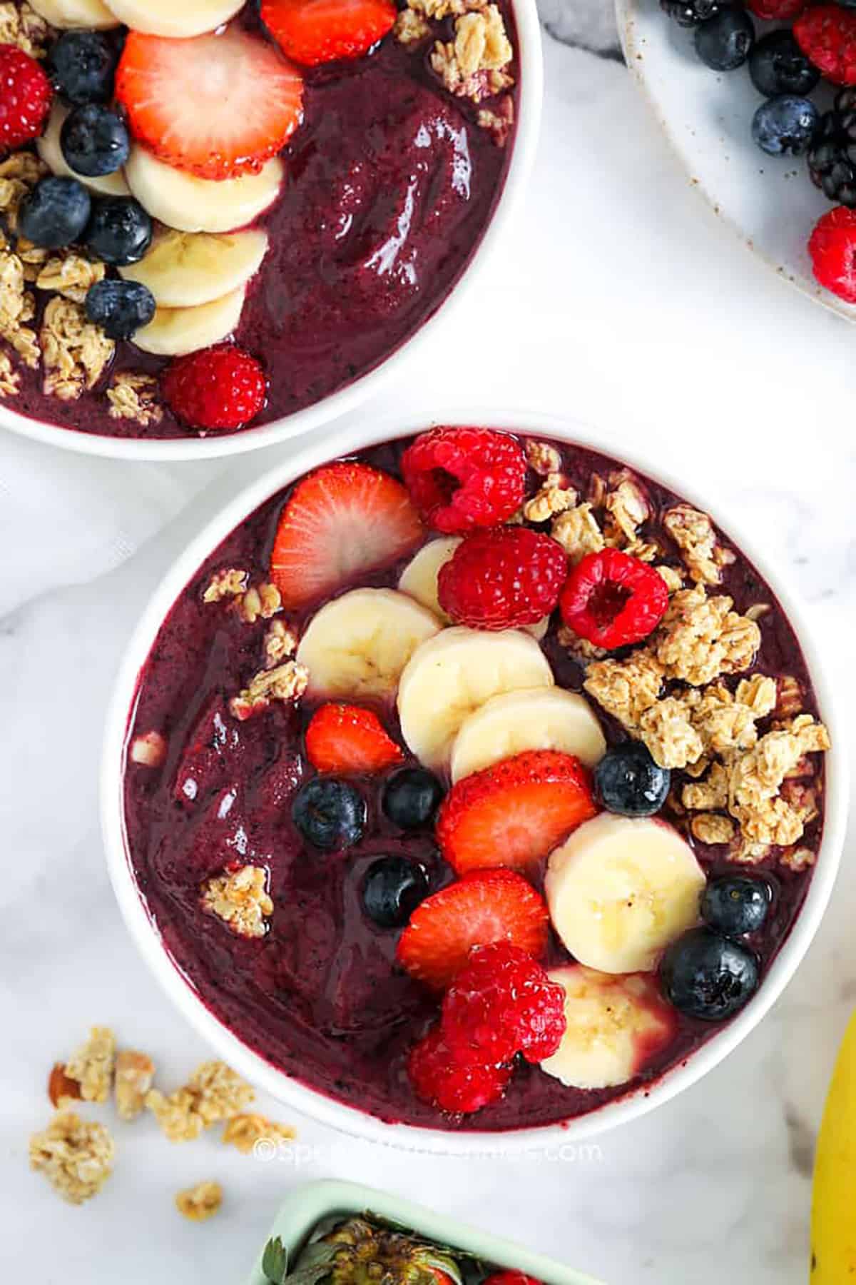 Easy Acai Bowl Recipe in bowls