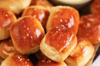 plated Pretzel Bites with dip