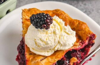 easy Blackberry Pie with ice cream