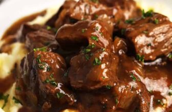 Beef Tips & Gravy with mashed potatoes