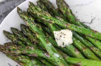 Asparagus on a plate with a fork